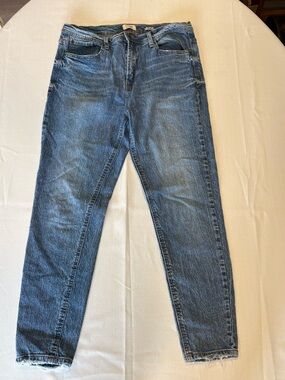 Kensie Slim Straight Jeans in Medium Blue Wash